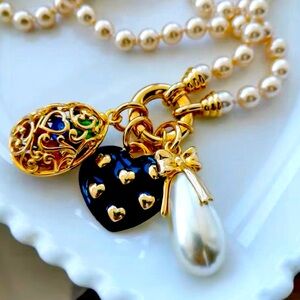 Joan Rivers Gold Tone Vintage 3 charm Detail Pendant Necklace